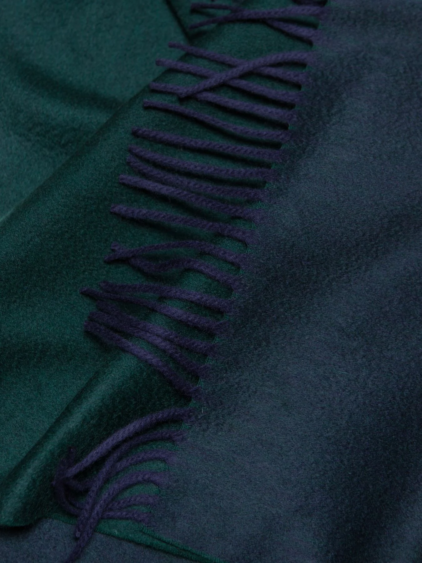 Arran Reversible Green and Navy Cashmere Scarf - Image 5